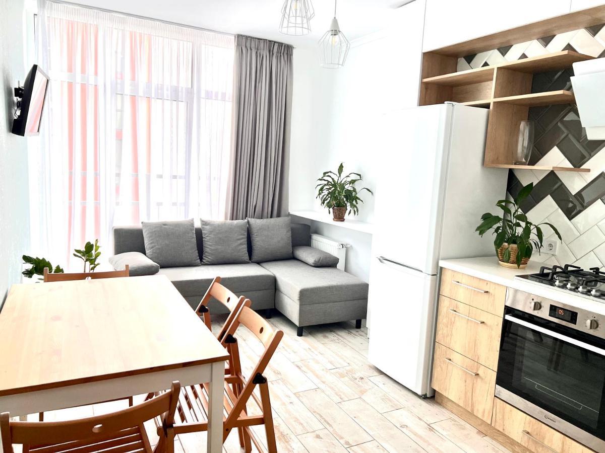 Osapart Cozy Apartment In A Complex Semycvit 리비프 외부 사진
