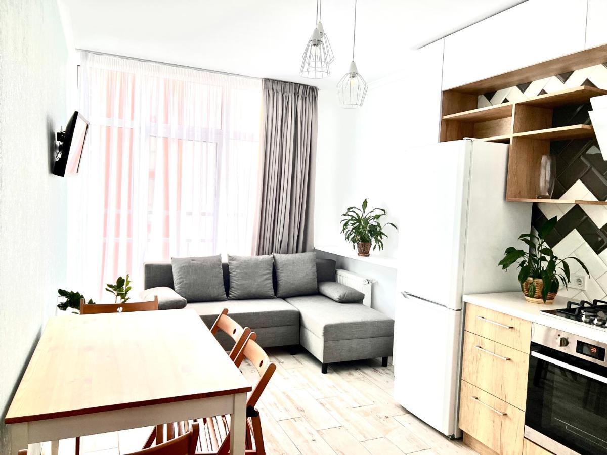 Osapart Cozy Apartment In A Complex Semycvit 리비프 외부 사진