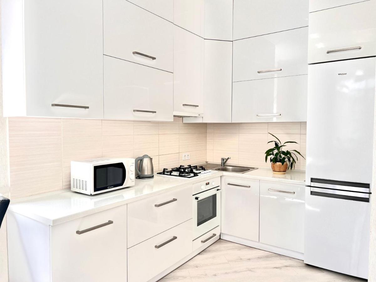 Osapart Cozy Apartment In A Complex Semycvit 리비프 외부 사진