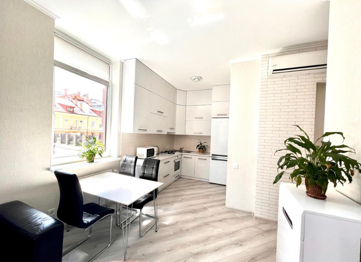 Osapart Cozy Apartment In A Complex Semycvit 리비프 외부 사진