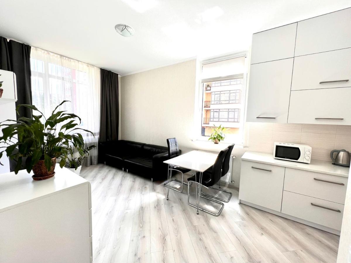 Osapart Cozy Apartment In A Complex Semycvit 리비프 외부 사진